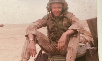 韦德·格雷，1990-1994年在沙特阿拉伯服役的陆军专家(E-4).